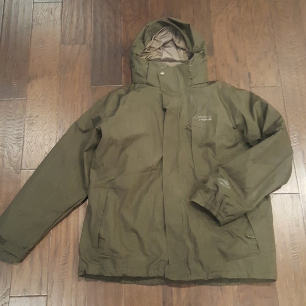 Mens XL Columbia Titanium Omni-tech coat